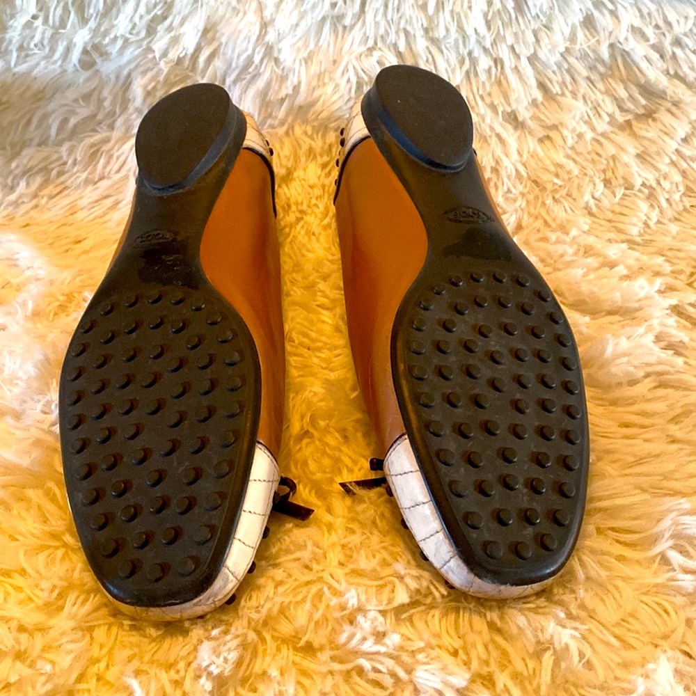 TOD’S Two Toned Polka Dot Studded Ballerina Flats gently used - Picture 2 of 7